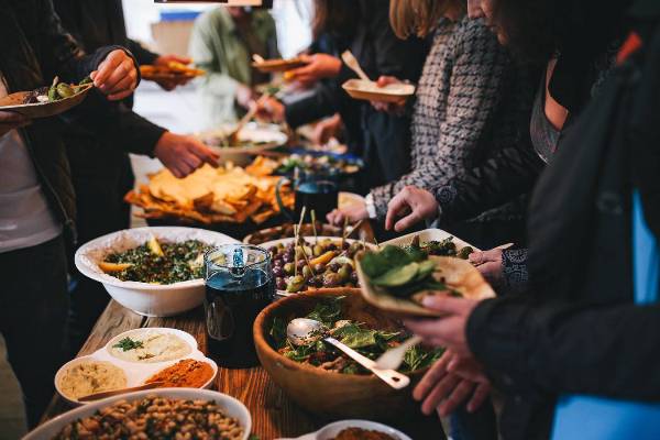 7 thủ thuật kinh doanh buffet sinh lời cho nhà hàng